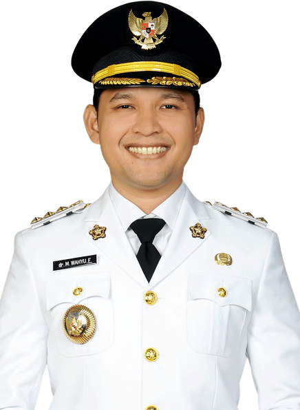 Bupati Cianjur mengenakan seragam dinas putih