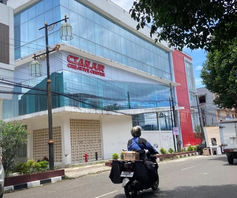 Gedung Mal Pelayanan Publik Kabupaten Cianjur dilihat dari depan